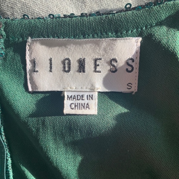 Glitter sequin green plunge front ruffle dress - Picture 8 of 8